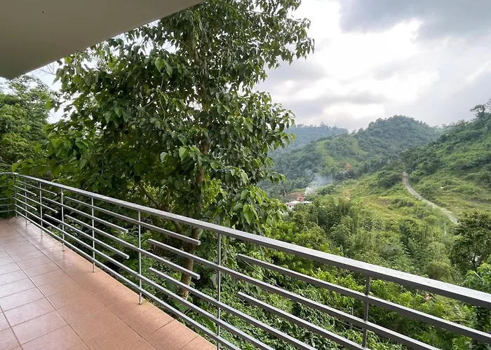 Serenity Farm And By Hiverooms Resort