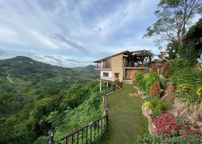 Serenity Farm And By Hiverooms Resort